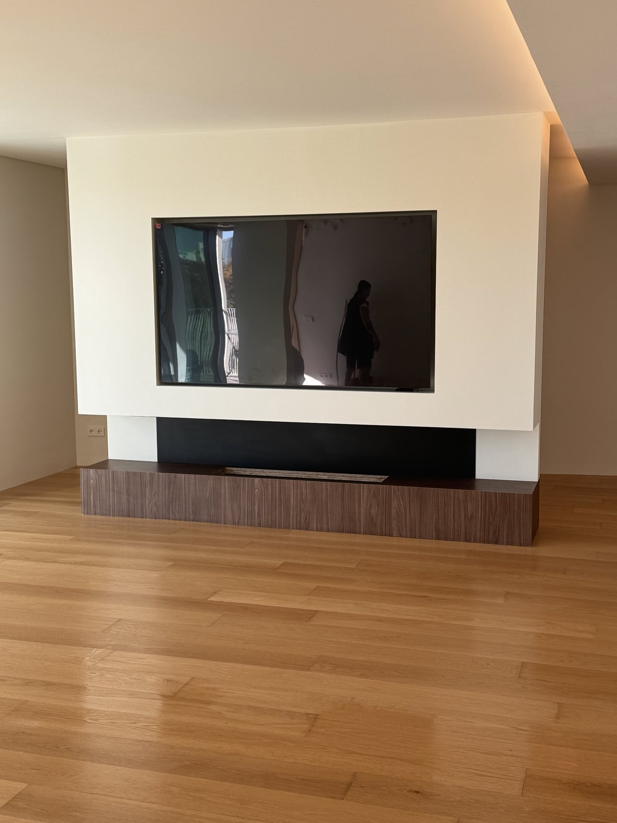 Painel de TV em madeira